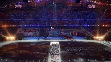 Aspecto de la inauguración de los Juegos  de Sochi ayer, en el Estadio Olímpico de Fisht.