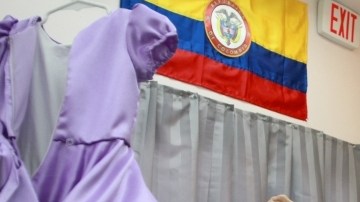 Lupe Jusino trabajaba en su casa y, debido al aumento de clientes, decidió registrar el negocio, al que le pusieron el nombre de Sir Lance's Lot en honor a su hijo Lance.