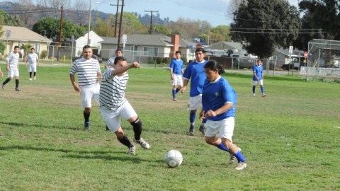Buenas jugadas pueden verse en la Liga Whittier Nacional