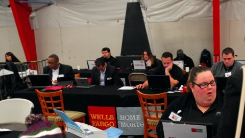Una feria organizada por The  Center for New York City Neighborhoods fue realizada el sábado con la participación de entidades financieras y el objetivo de evitar los embargos hipotecarios.