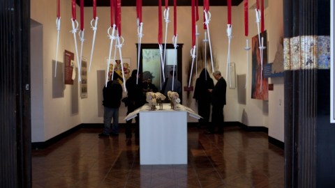 Una antigua casa del Centro Histórico de la capital de Guatemala fue convertida en un museo que bajo el lema "para no olvidar" pretende repasar la historia del país desde la ancestral cultura maya, pasando por los horrores de la guerra de 36 años que terminó en 1996 hasta la actualidad. Bajo el lema "para no olvidar", la casa es un centro destinado principalmente para la reflexión de la juventud, para que conozcan la historia de la lucha y resistencia que hicieron sus antepasados por tener un país diferente, en paz.