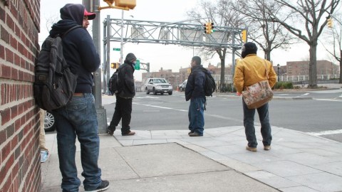 De ser aprobada, la iniciativa beneficiaría a cientos de jornaleros.