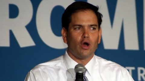 El senador republicano de Florida dijo que nunca contesta esa pregunta y que si lo hubiera hecho en el pasado, no tendría relevancia.