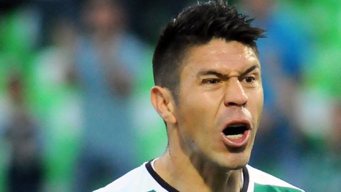 Oribe Peralta celebra el único gol del partido en el debút del Santos Laguna en Copa Libertadores