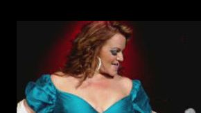 Janney "La Chiquis" Rivera declaró que fue difícil ver su tía Rosie con el vestuario de su mamá.