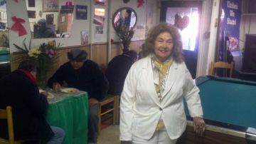María Antonia Cay, "Toñita", dueña de uno de los pocos bares latinos que quedan en Los Sures, da comida gratis a los necesitados desde hace 30 años.