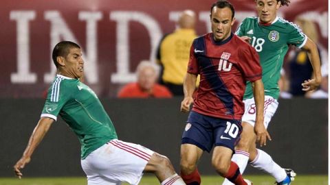 La imagen muestra a Donovan enfrentando a Salcido.