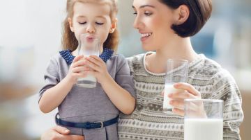 Consumir leche en los primeros años de vida es fundamental para el desarrollo.