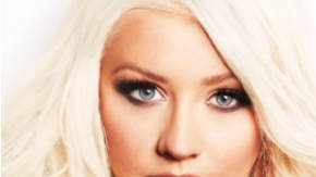 Christina Aguilera publicó una imagen cogida de la mano de su ahora prometido Matt Rutler.