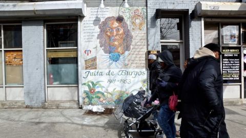 Mural "Remembering Julia", de Manny Vega, que se encuentra en la calle 106, entre Lexington y la Tercera Avenida, en El Barrio.