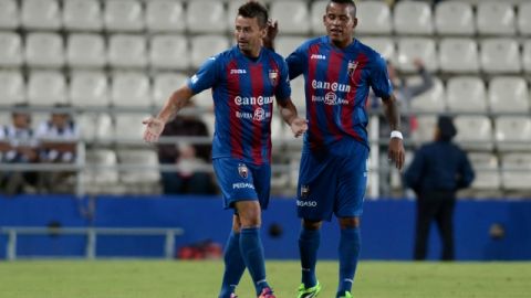 Foto de accion durante el Partido Pachuca  vs Atlante  ,  Liga MX  Clausura 2014,Jornada 7 , Roberto Gutierrez , Michael Arroyo 15-FEB-2014, MEXSPORT,Javier Ramirez.