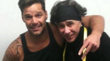 Michele Savoia (der.) junto al cantante puertorriqueño Ricky Martin.