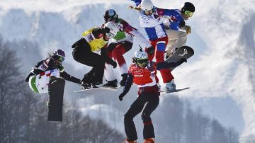 La prueba del snowboard cross dejó atletas lesionados, a las estadounidenses sin medallas  y a una medallista de apenas 20 años, la checa Eva Samkova.