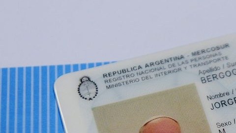 Jorge Mario Bergoglio también renovó su Documento Nacional de Identidad (DNI).