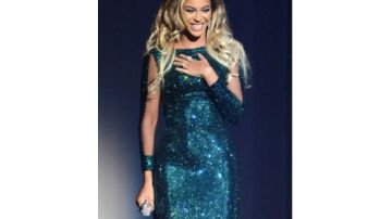 Beyoncé hizo una presentación sorpresa y estrenó su nuevo tema XO.