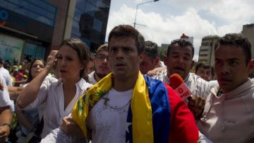 El coordinador nacional del movimiento Voluntad Popular Leopoldo López acompañado de su esposa Lilian Tintori.