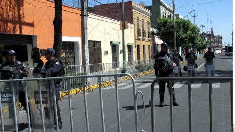 Militares patrullan por las principales calles de Toluca, donde se realizará la Cumbre durante 24 horas.