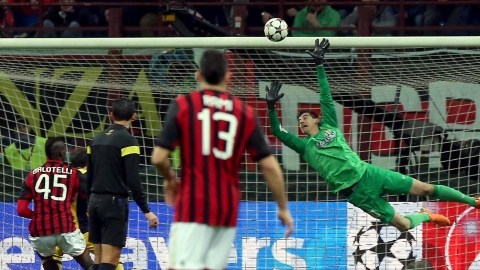 El portero Thibaut Courtois fue la gran figura  en el triunfo  de Atlético de Madrid ayer en Milán.
