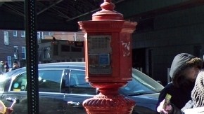 Margarita Gómez, residente en Brooklyn, dice estar contenta con su actual empleo y con la paga que recibe.