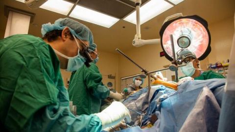 El paciente sometido a la operación padece cardiopatía isquémica.