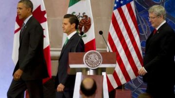 Los presidentes de México, Enrique Peña Nieto; de Estados Unidos, Barack Obama, y el primer ministro de Canadá, Stephen Harper, anunciaron iniciativas enfocadas a mejorar la competitividad de la región en la economía mundial,