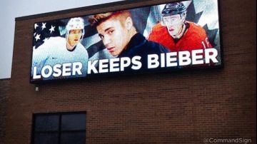 Ahora el dueño de la empresa que puso el cartel espera un comentario de Bieber.
