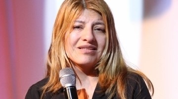 Luzmila Alvarado, madre de Daisy García, dijo que la Policía también debe pagar por lo que no hizo, refiriéndose a una denuncia en español que dejó la asesinada.