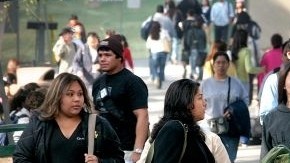 Muchos estados han aprobado leyes que facilitan el acceso de estudiantes indocumentados a la universidad.