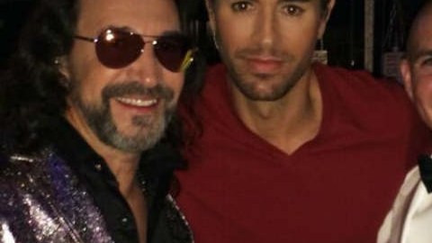 Pitbull, Marco Antonio Solís y Enrique Iglesias la liaron en los bastidores de Premios Lo Nuestro.