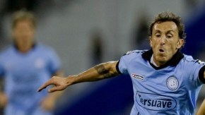 La Liga Argentina entró a su cuarta fecha con  el Vélez Sarsfield de Emiliano Papa (der.) perdiendo.