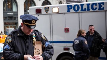 La Policía de Nueva York busca pistas sobre el asesinato de una mujer en Harlem.