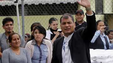 El mandatario ecuatoriano instó a los ciudadanos a participar en la "fiesta democrática".