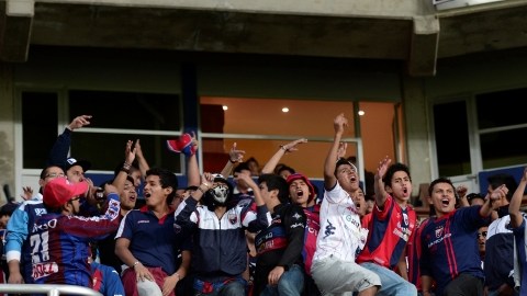 En el Pachuca -Atlante, fans de Potros lanzaron cantos racistas.