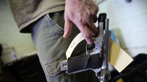 Una de las solicitudes a la Corte Suprema era que revisase una ley de Texas que prohíbe la obtención de licencias para jóvenes entre 18 y 21 años.