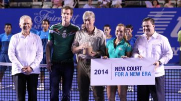Cibulkova y Andy Murray durante la ceremonia de inauguración junto al empresario Alejandro Burillo Azcárraga, el director general de la Conade, Jesús Mena.