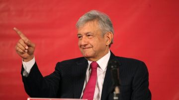 López Obrador lidera el Movimiento de Regeneración Nacional (Morena).