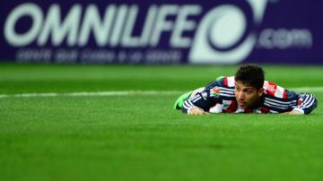 El jugador de Chivas, Ángel Zaldívar, se lamenta tras fallar una oportunidad clara de gol