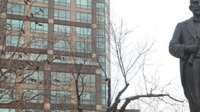 Dominicanos en NYC  homenajearon al prócer quisqueyano, Juan Pablo Duarte, delante de su estatua ubicada en la Plazoleta La Trinitaria, en Manhattan.