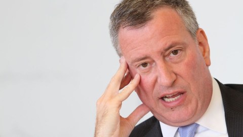 El alcalde Bill de Blasio dijo el viernes que nueve escuelas charter no cohabitarán con planteles públicos.