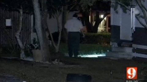 Personal de la FWC llegó a la residencia donde se reportó el ataque.