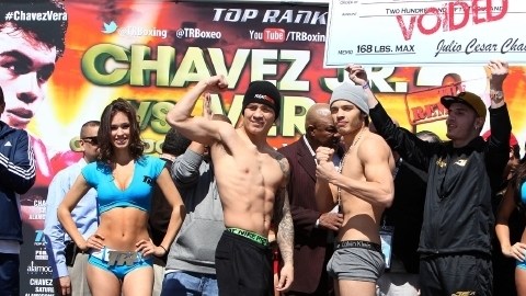 Bryan Vera y Julio César Chávez Jr. (al centro)  no tuvieron problemas en la balanza.
