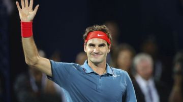 Roger Federer eliminó ayer a Novak Djokovic y va por su sexta corona en Dubai, Emiratos Arabes Unidos.