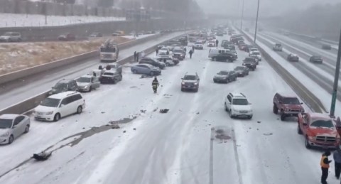 Las autoridades médicas informaron que atendieron a varios pacientes involucrados en el accidente en la I-25.