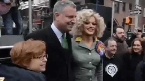 El desfile nació ante la negativa de los organizadores del desfile de San Patricio de permitir a homosexuales ser identificados como tales.
