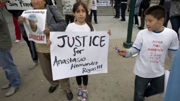 Famliares de Anastasio Hernández, muerto en manos de agentes fronterizos exigen aplicar la ley.