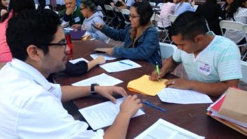 Casi 125,000 jóvenes inmigrantes indocumentados pueden calificar para cuidados médicos bajo el programa Medi-Cal de California