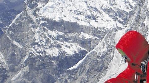 La basura dejada por montañistas durante décadas se ha convertido en un problema impostergable para el gobierno de Nepal.
