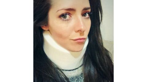 Ariadne Díaz se hizo un esguince en el cuello.