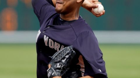 Iván Nova lanzó tres entradas para los Yankees sin permitir carreras.