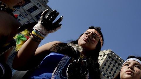 Ecuatorianos se manifestaron cerca de un tibunal en Nueva York ante el fallo contra la petrolera estadounidense.